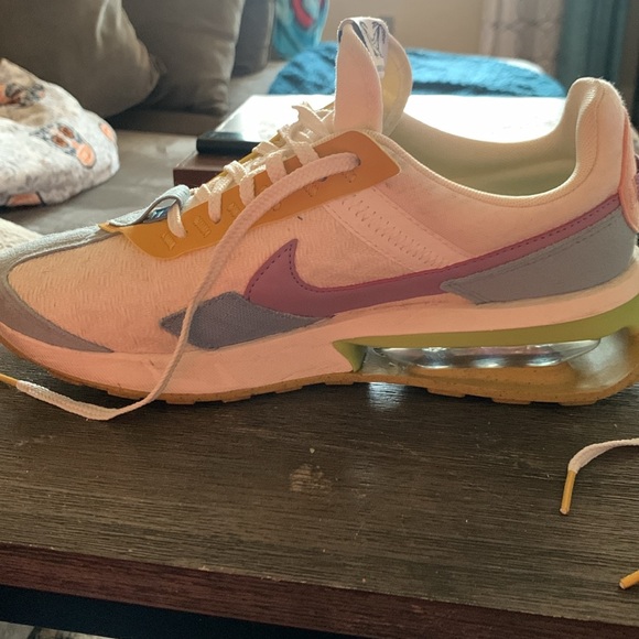 Women’s Nike Sun Club Air Max Sneakers Size 8.5 - Picture 5 of 11